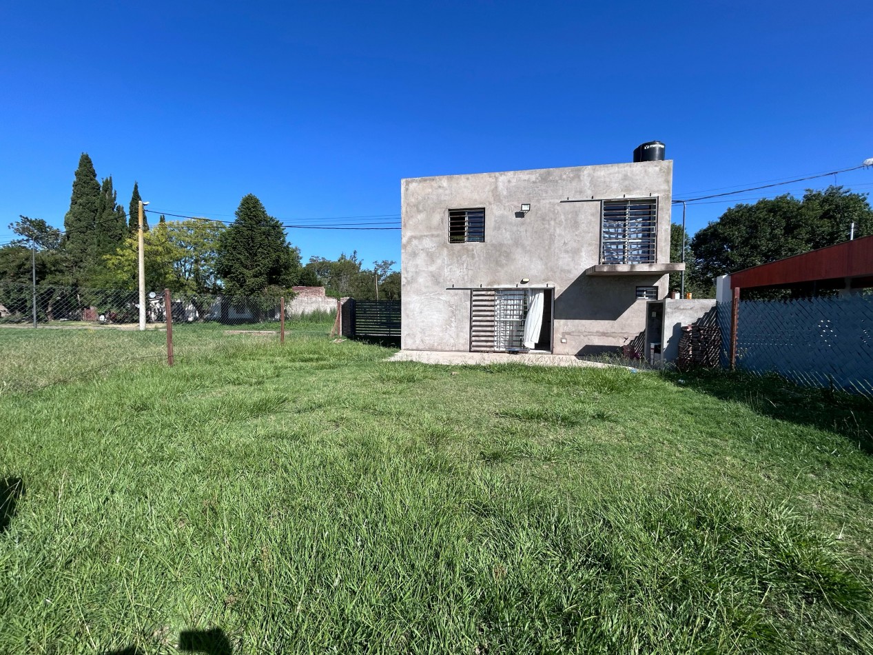 Villa Mugueta, propiedad 1 dormitorio planta alta, con pileta de material, oportunidad