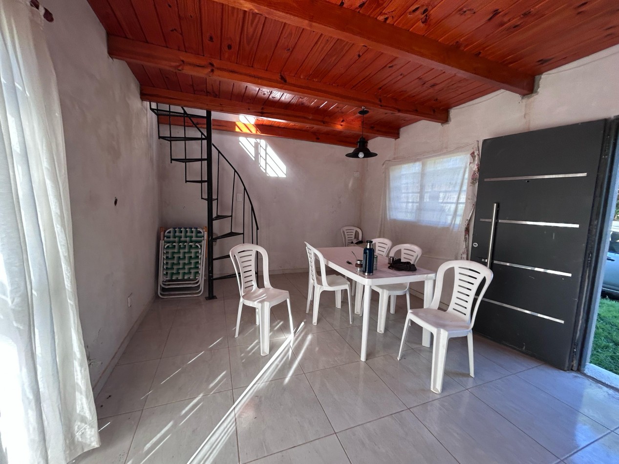 Villa Mugueta, propiedad 1 dormitorio planta alta, con pileta de material, oportunidad