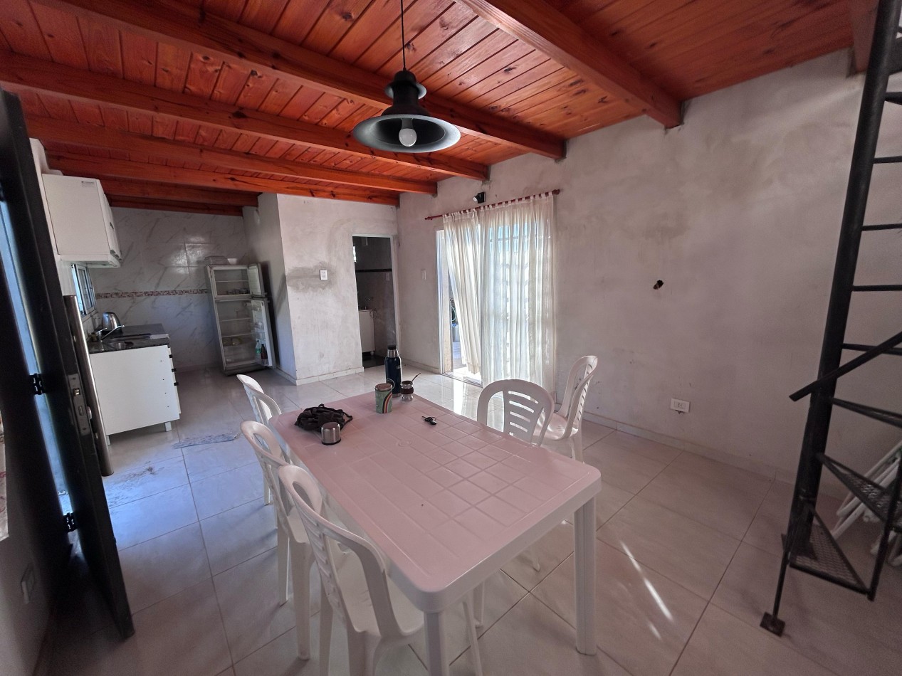 Villa Mugueta, propiedad 1 dormitorio planta alta, con pileta de material, oportunidad