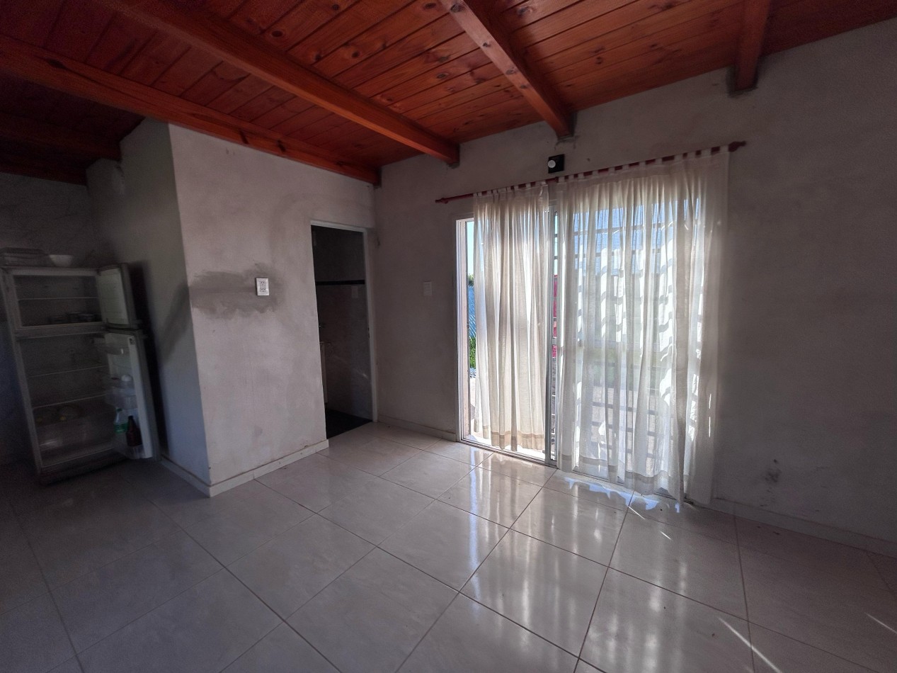 Villa Mugueta, propiedad 1 dormitorio planta alta, con pileta de material, oportunidad