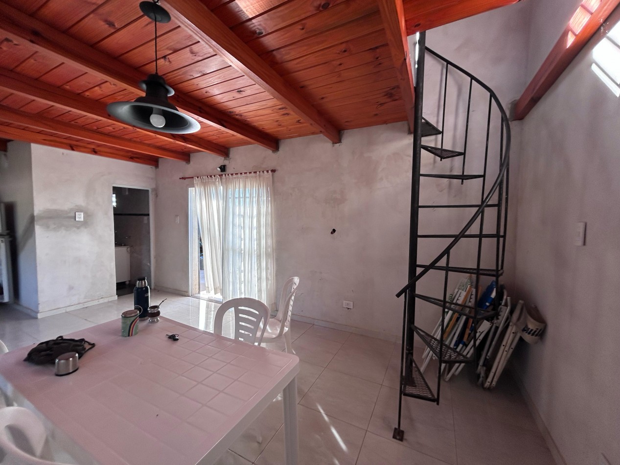Villa Mugueta, propiedad 1 dormitorio planta alta, con pileta de material, oportunidad