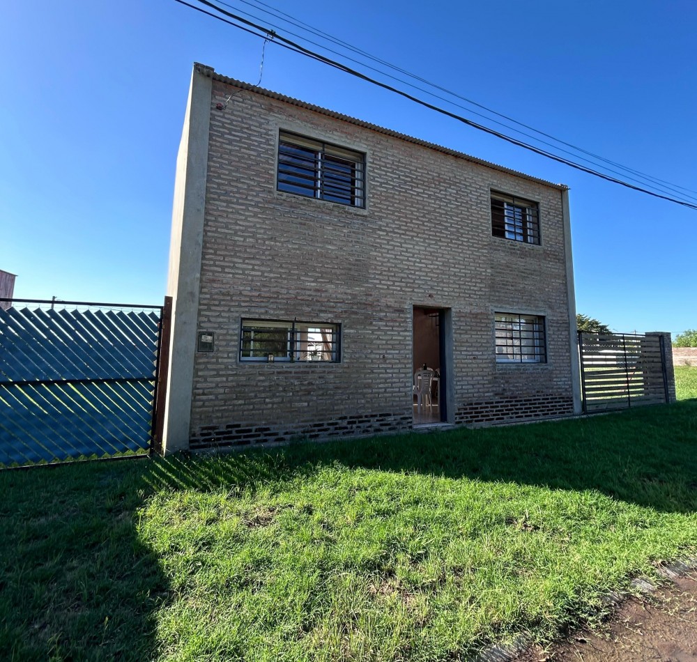 Villa Mugueta, propiedad 1 dormitorio planta alta, con pileta de material, oportunidad