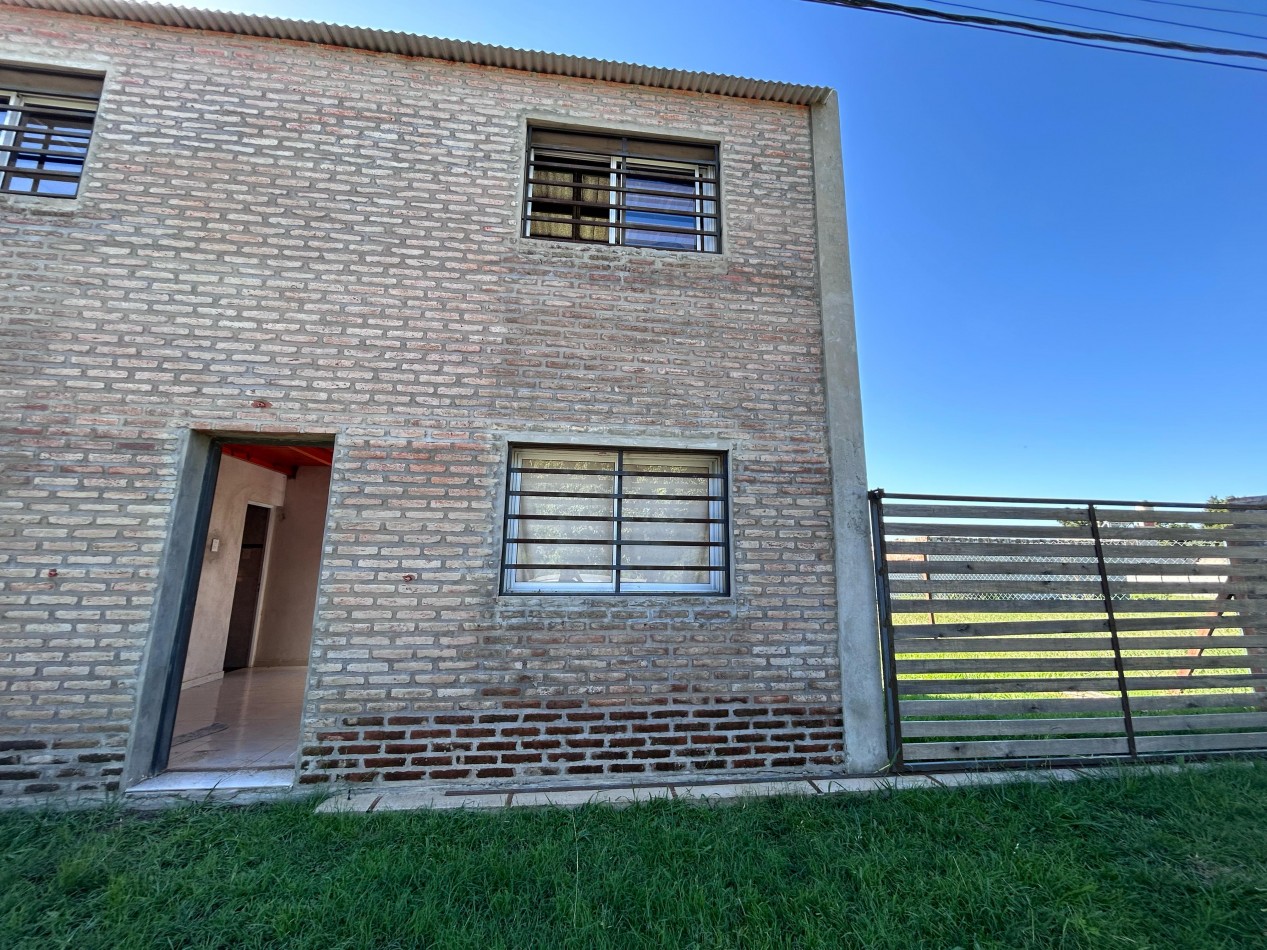 Villa Mugueta, propiedad 1 dormitorio planta alta, con pileta de material, oportunidad