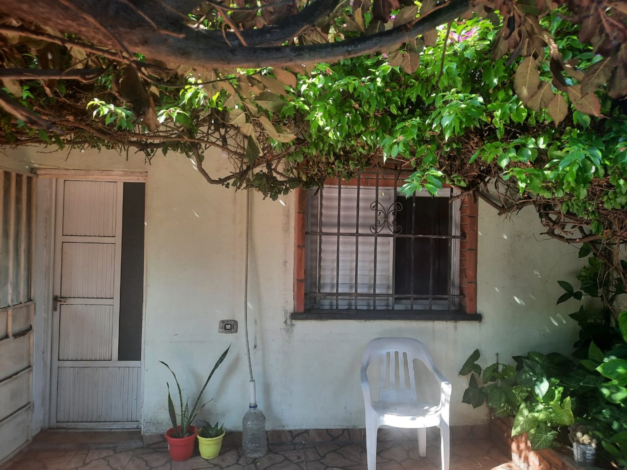 Forest 7000, casa dos dormitorios, living, cocina separada, cochera, patio.