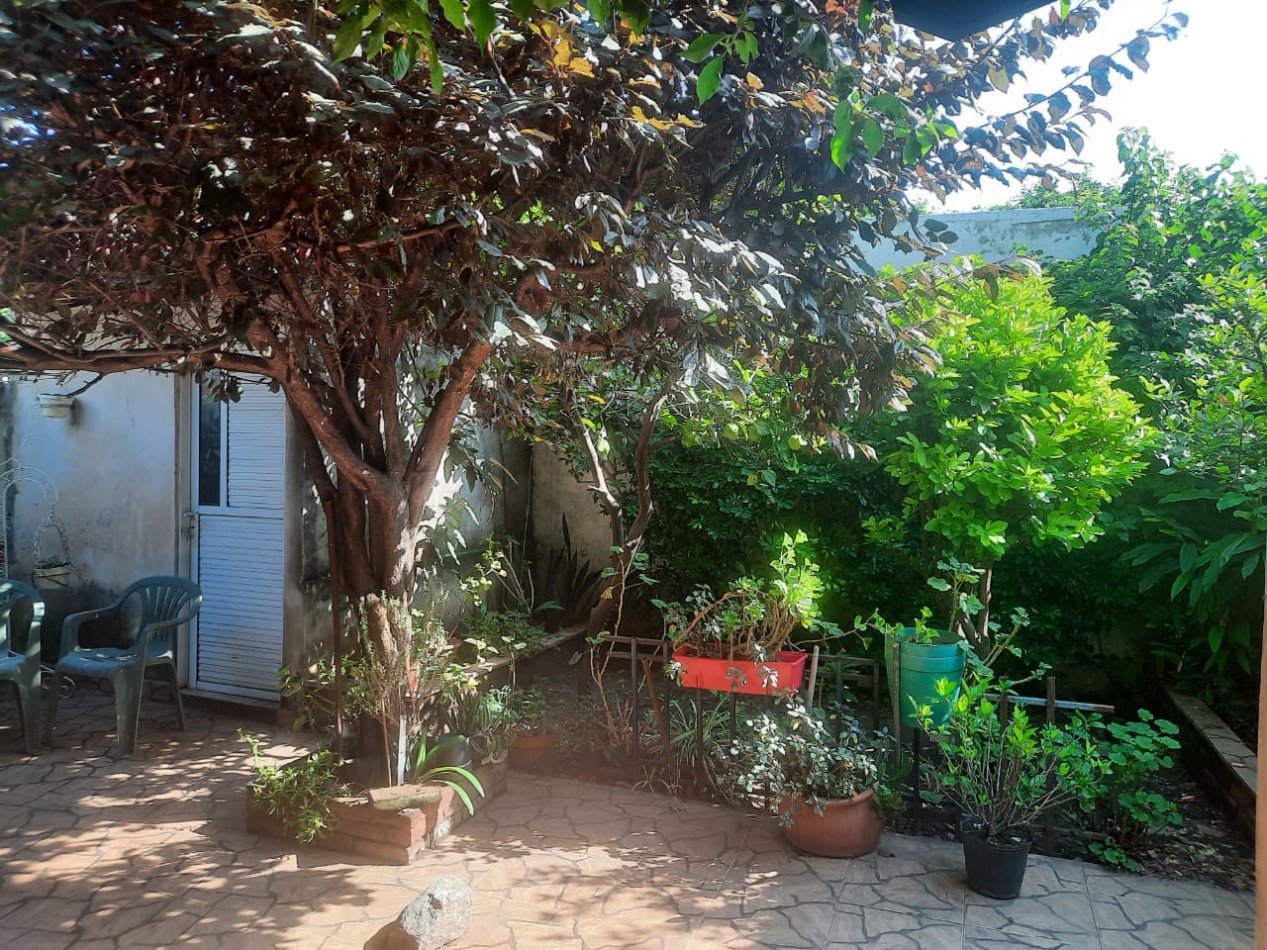 Forest 7000, casa dos dormitorios, living, cocina separada, cochera, patio.