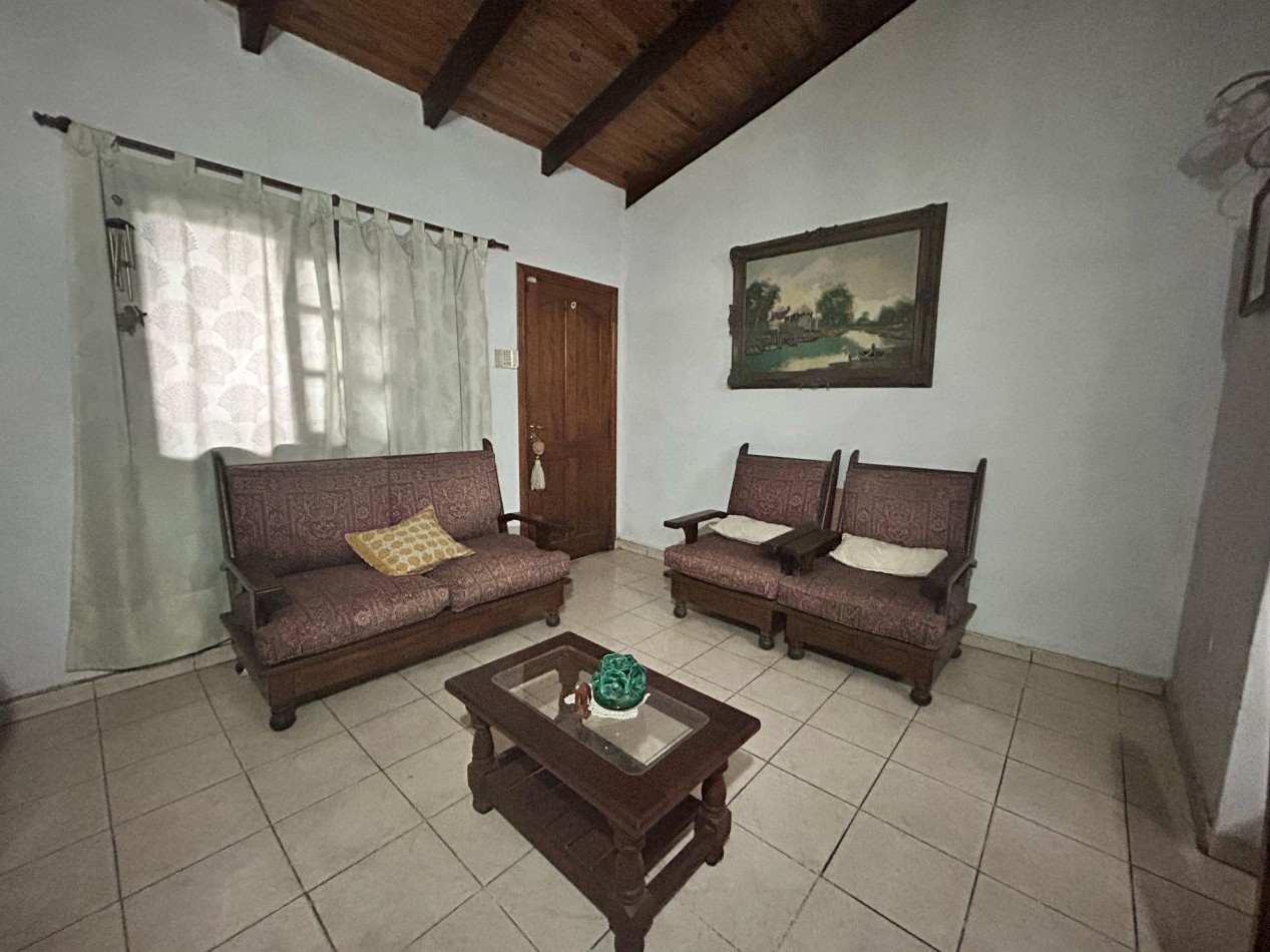 Forest 7000, casa dos dormitorios, living, cocina separada, cochera, patio.