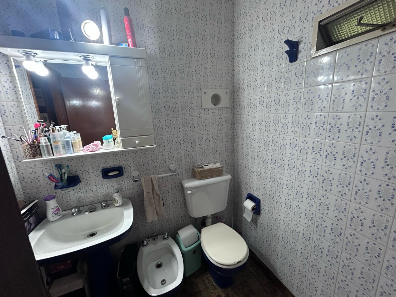 Casa Dr Rivas 1600, 3 dormitoriorios, galeria, patio amplio, cochera.