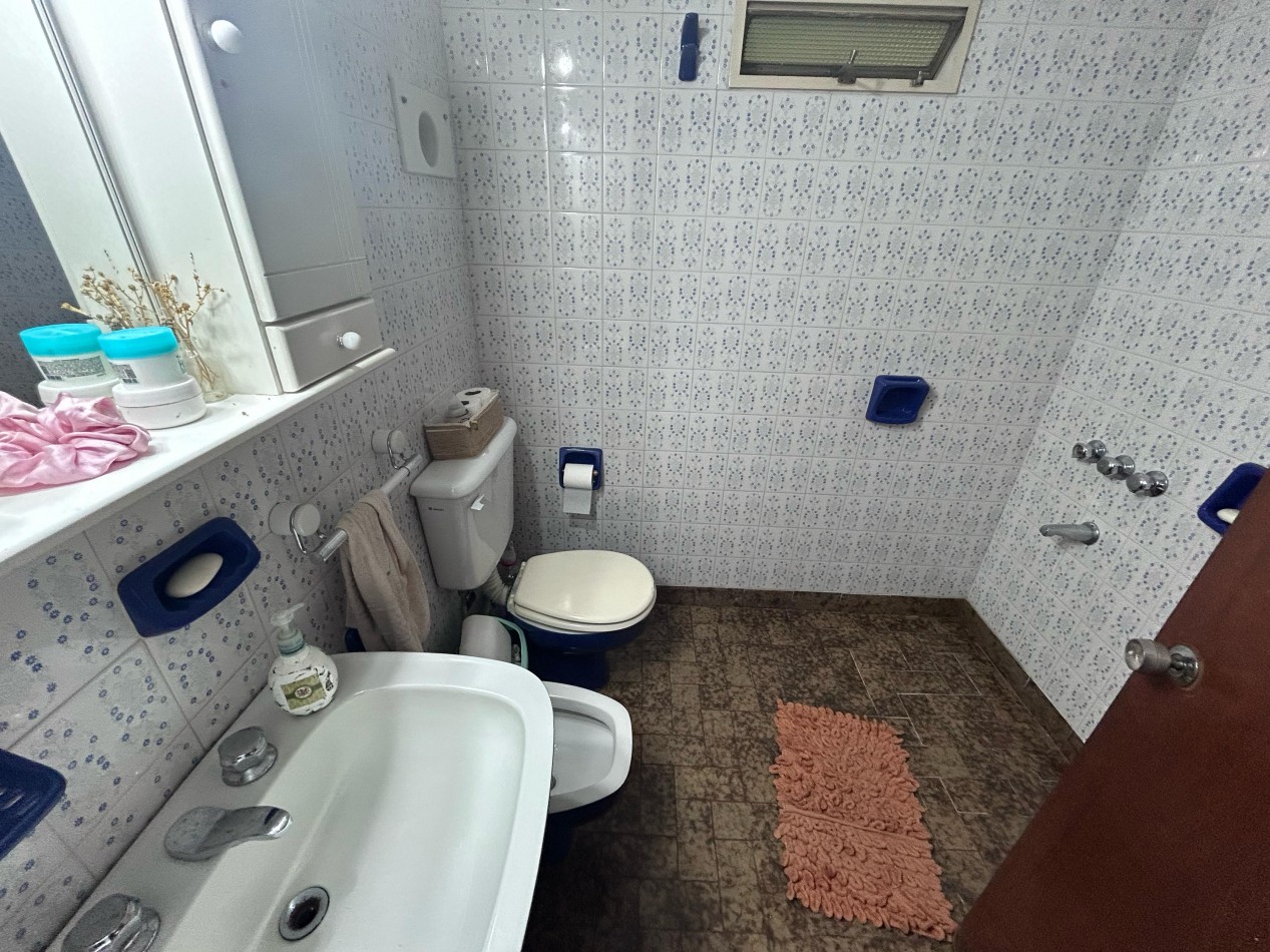 Casa Dr Rivas 1600, 3 dormitoriorios, galeria, patio amplio, cochera.