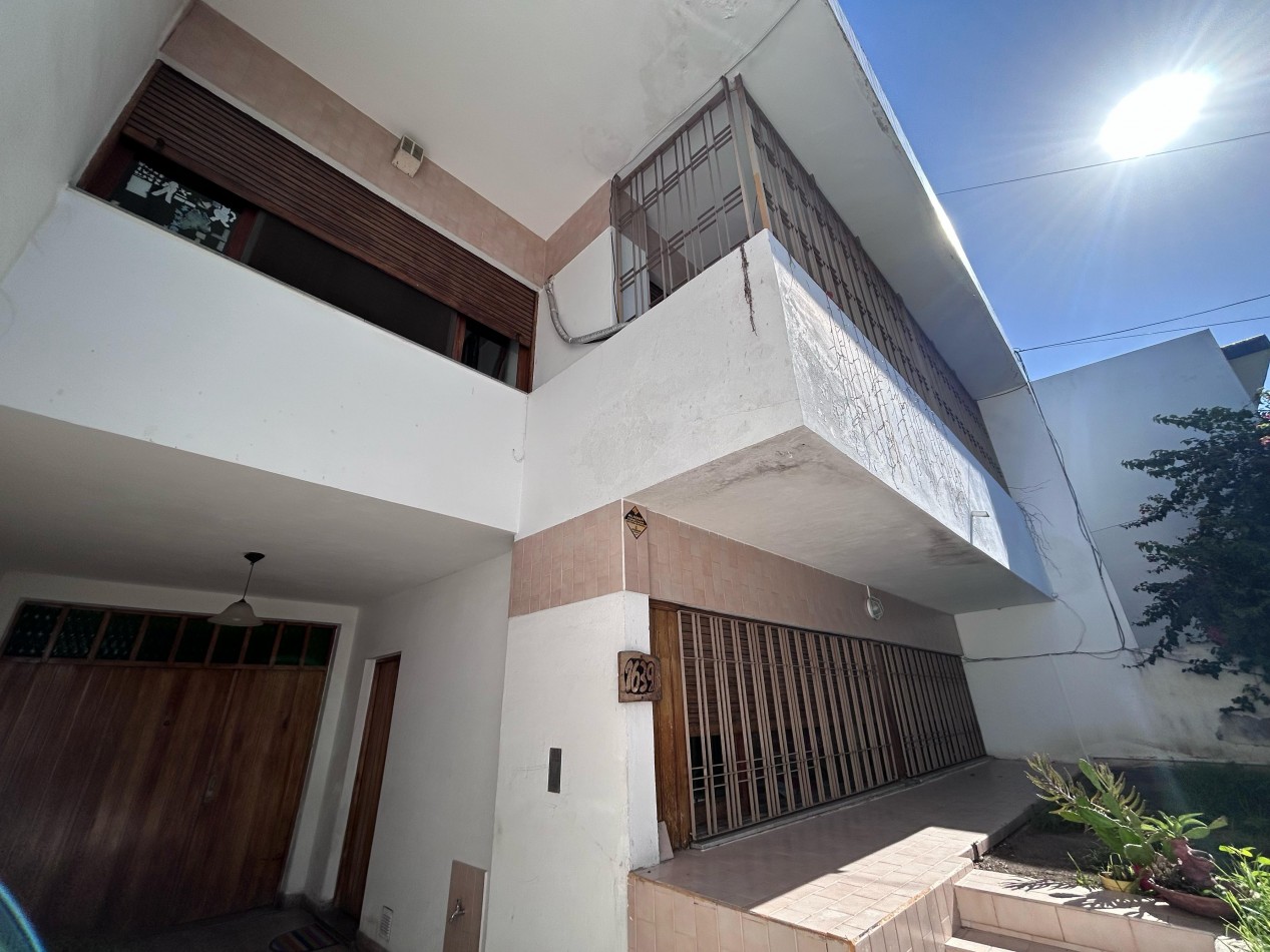 Casa Dr Rivas 1600, 3 dormitoriorios, galeria, patio amplio, cochera.
