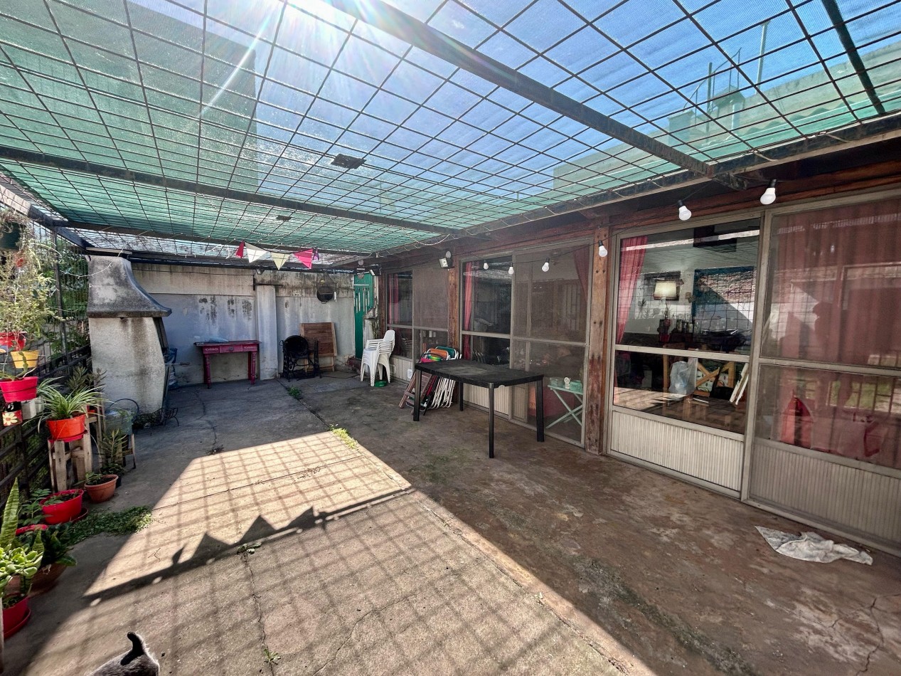 Casa Dr Rivas 1600, 3 dormitoriorios, galeria, patio amplio, cochera.