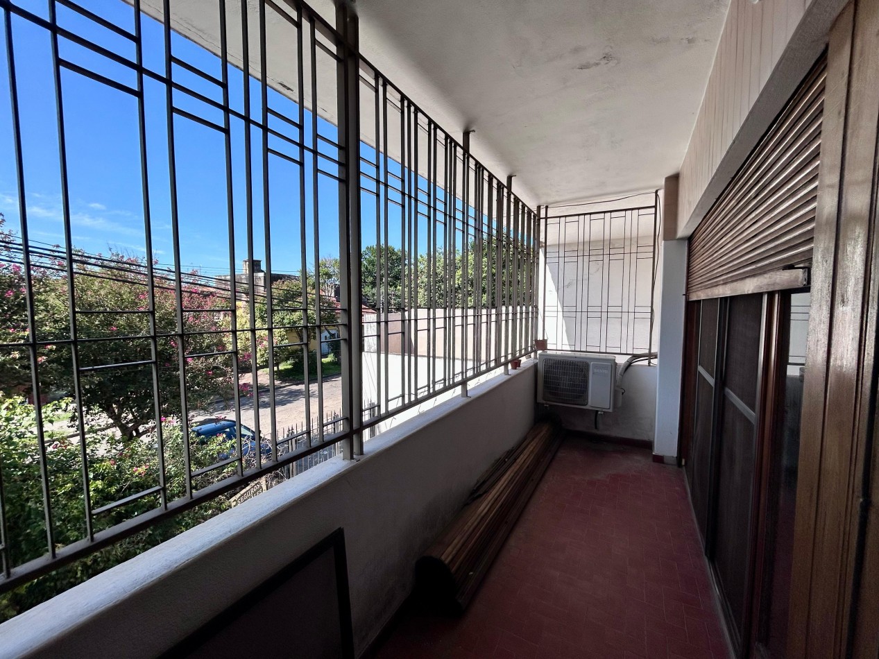 Casa Dr Rivas 1600, 3 dormitoriorios, galeria, patio amplio, cochera.