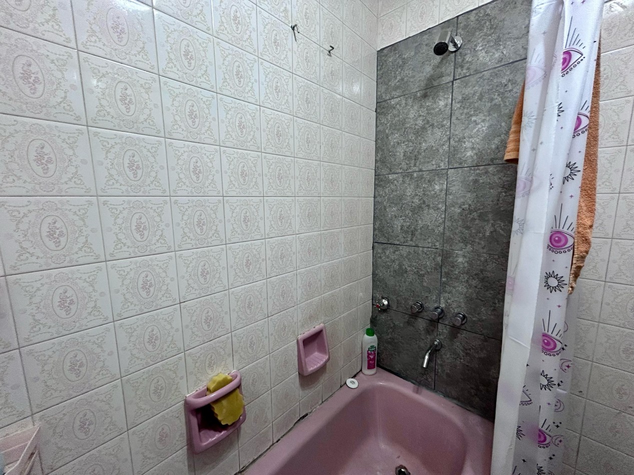 Casa Dr Rivas 1600, 3 dormitoriorios, galeria, patio amplio, cochera.