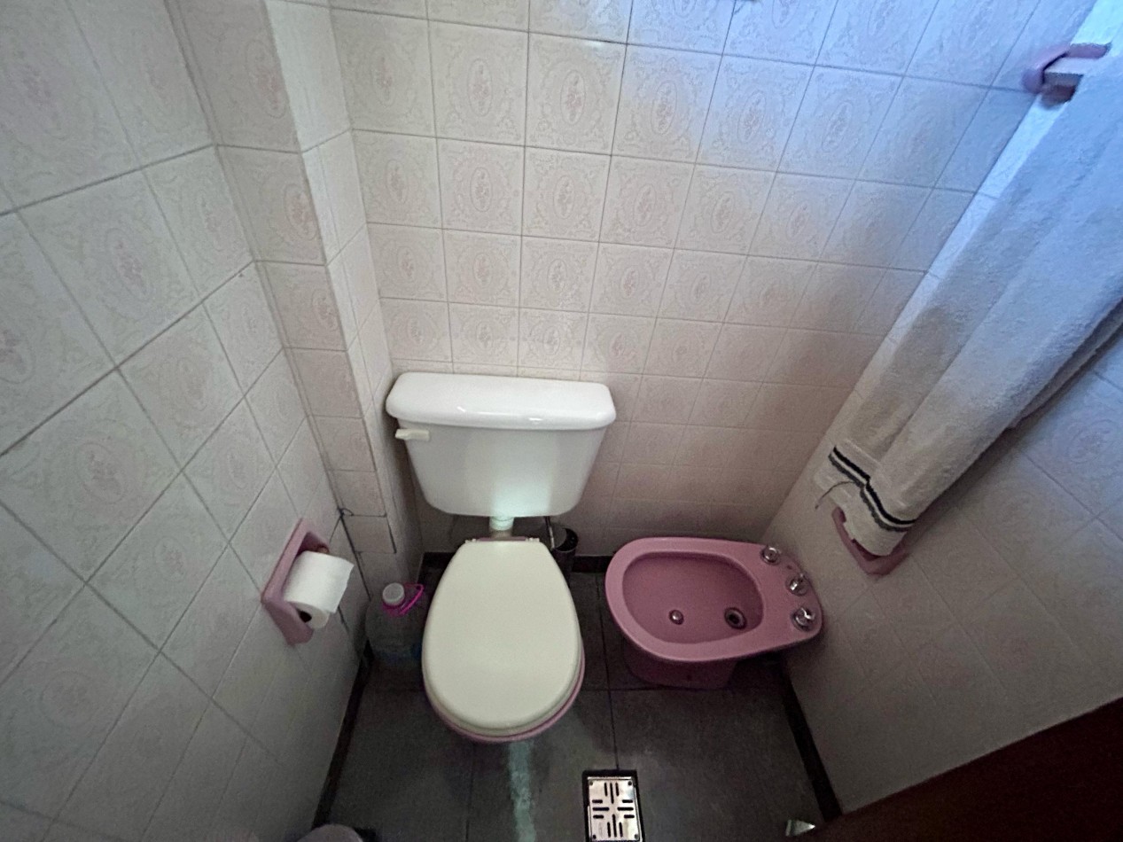 Casa Dr Rivas 1600, 3 dormitoriorios, galeria, patio amplio, cochera.