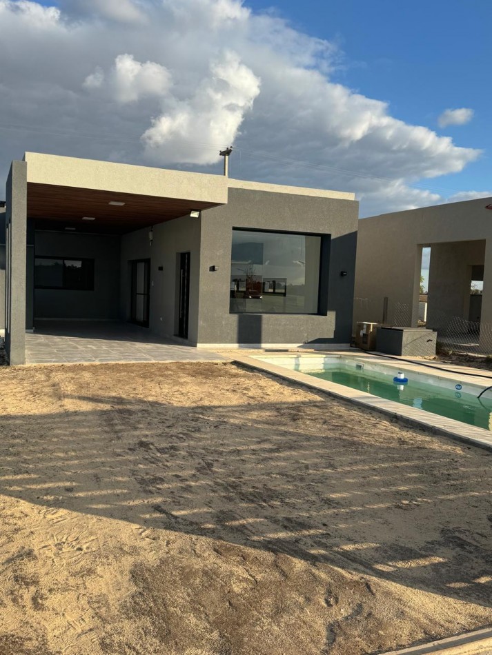 Pueblo Esther, Barrio Brisanova, Casa a estrenar de 3 dormitorios y pileta 