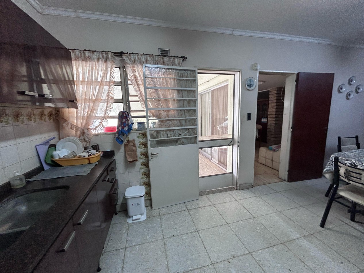 Casilda, Buenos Aires 4000, casa 3 dormitorios, cochera, patio.