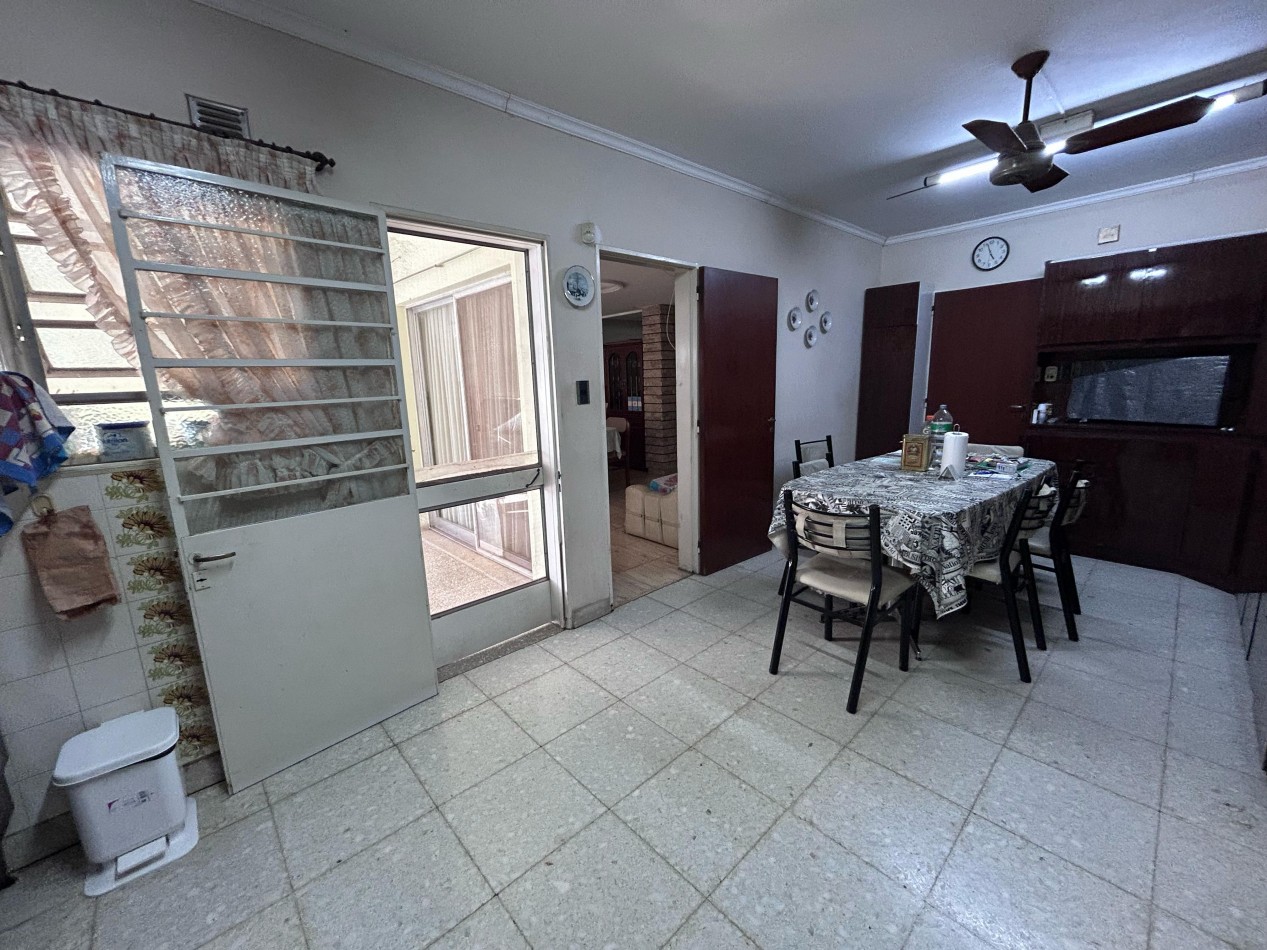Casilda, Buenos Aires 4000, casa 3 dormitorios, cochera, patio.