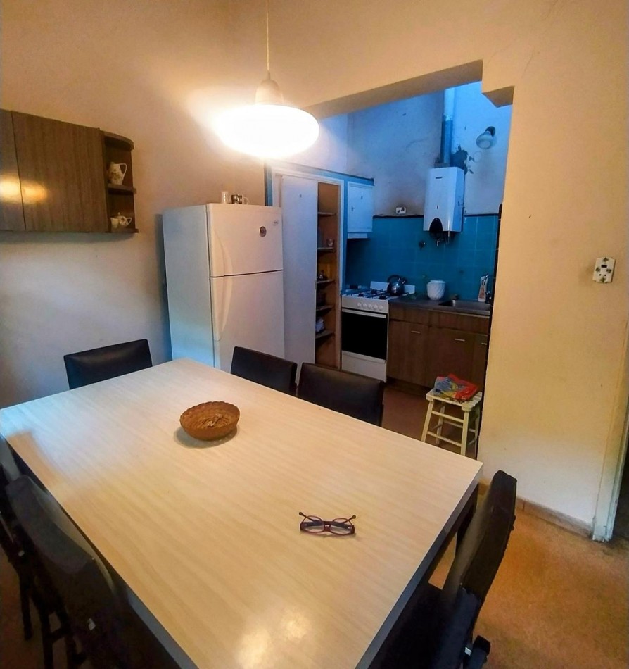 Jose Ingenieros 800, casa de frente, cochera, 1 dormitorio, patio.