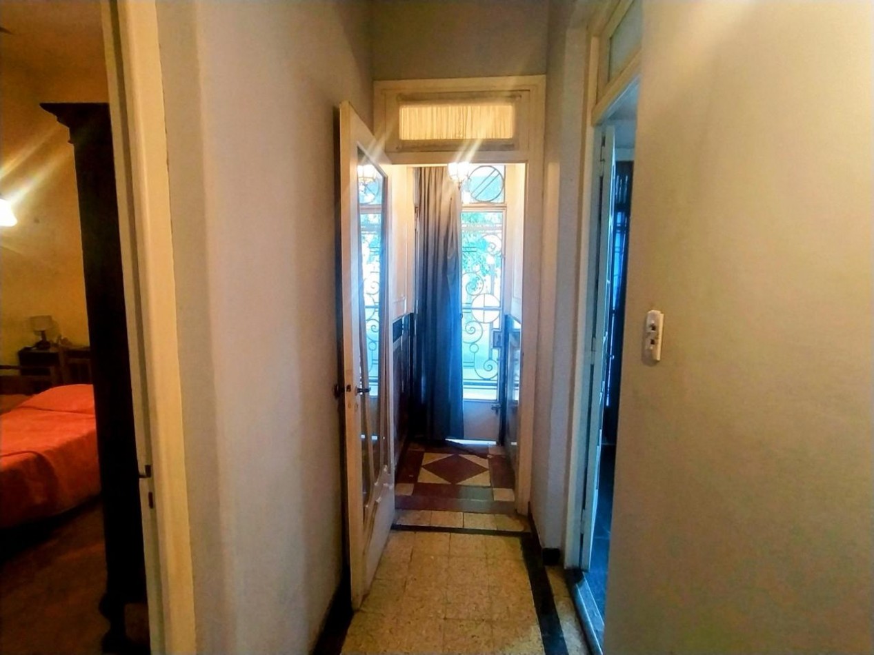 Jose Ingenieros 800, casa de frente, cochera, 1 dormitorio, patio.