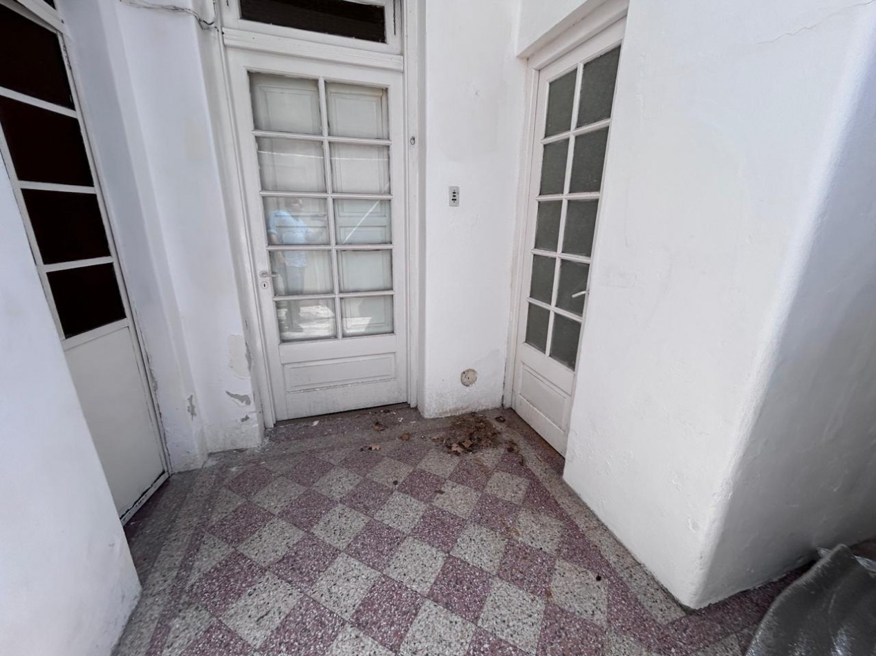 Jose Ingenieros 800, pasillo, 1 dormitorio + comodin, patio, terraza.
