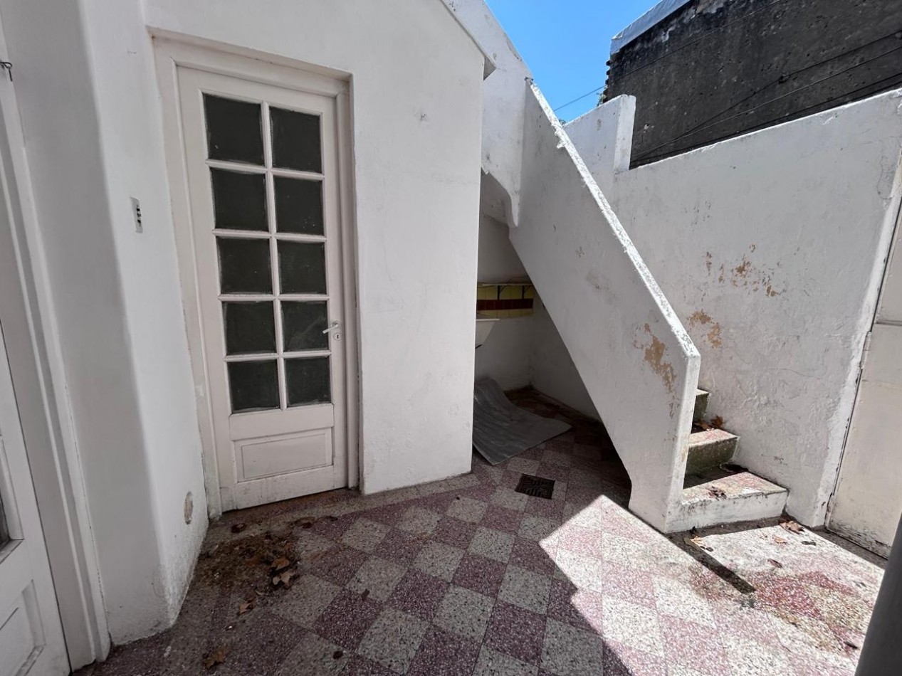 Jose Ingenieros 800, pasillo, 1 dormitorio + comodin, patio, terraza.