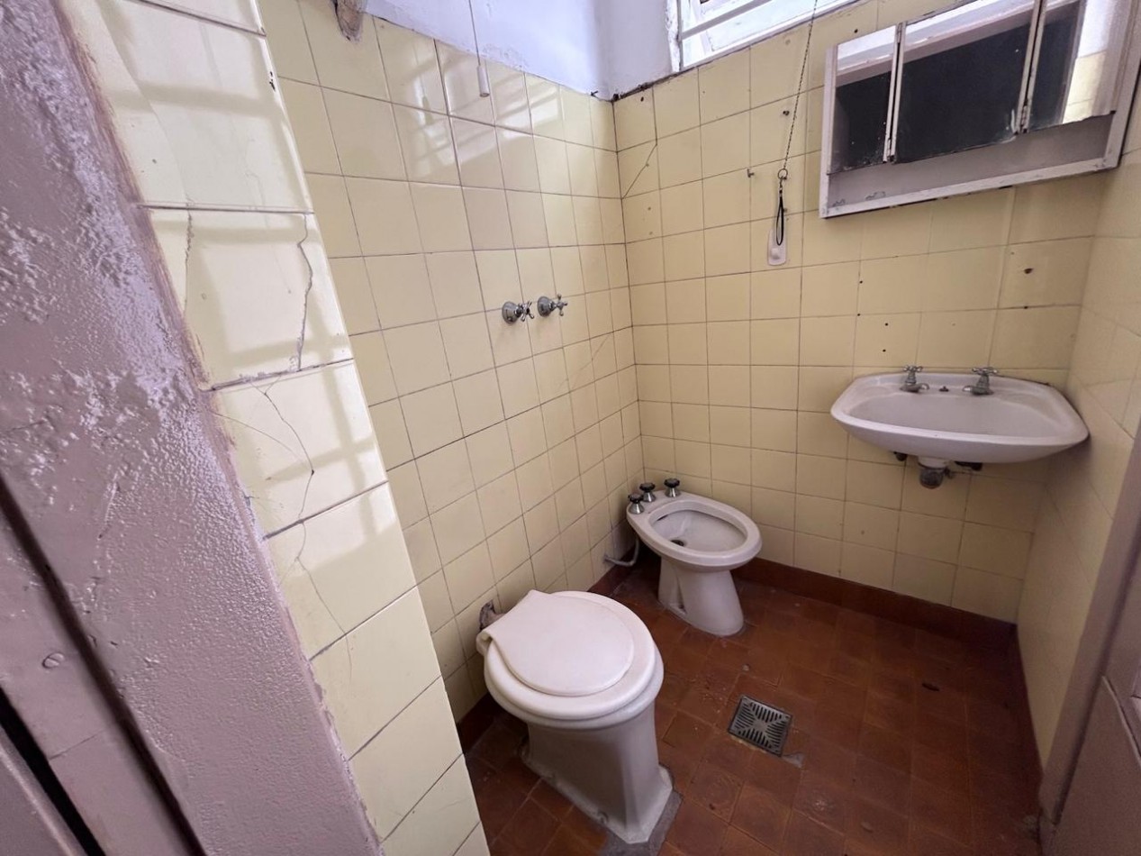 Jose Ingenieros 800, pasillo, 1 dormitorio + comodin, patio, terraza.