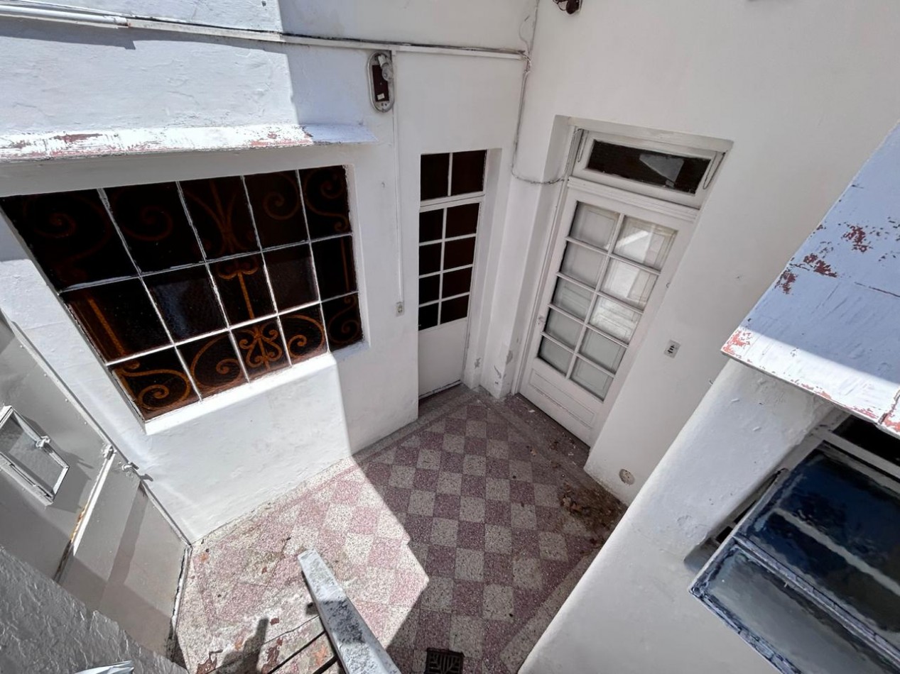 Jose Ingenieros 800, pasillo, 1 dormitorio + comodin, patio, terraza.