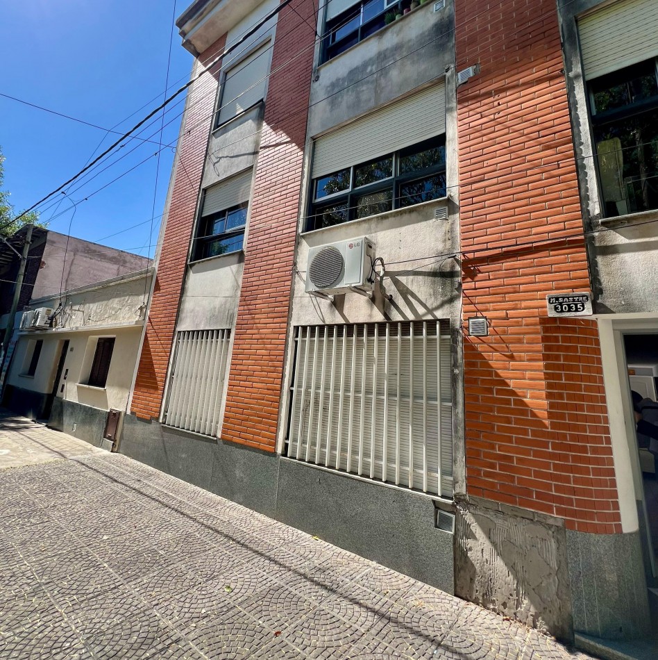 Sastre 3000, departamento planta baja, dos dormitorios. 