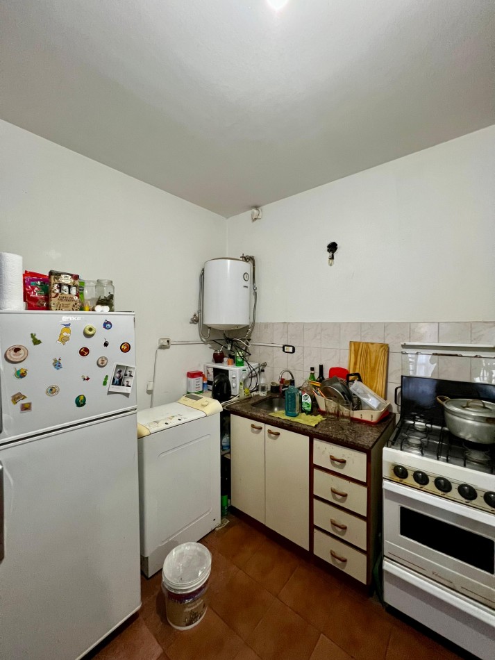Av Francia al 400, a la venta dos departamentos ubicados en el mismo piso, excelente estado.