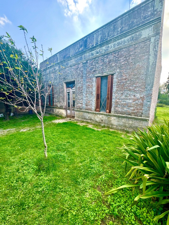 San Martin 500, Muñoz, Casa a reciclar de tres dormitorios con terreno de 600 m2