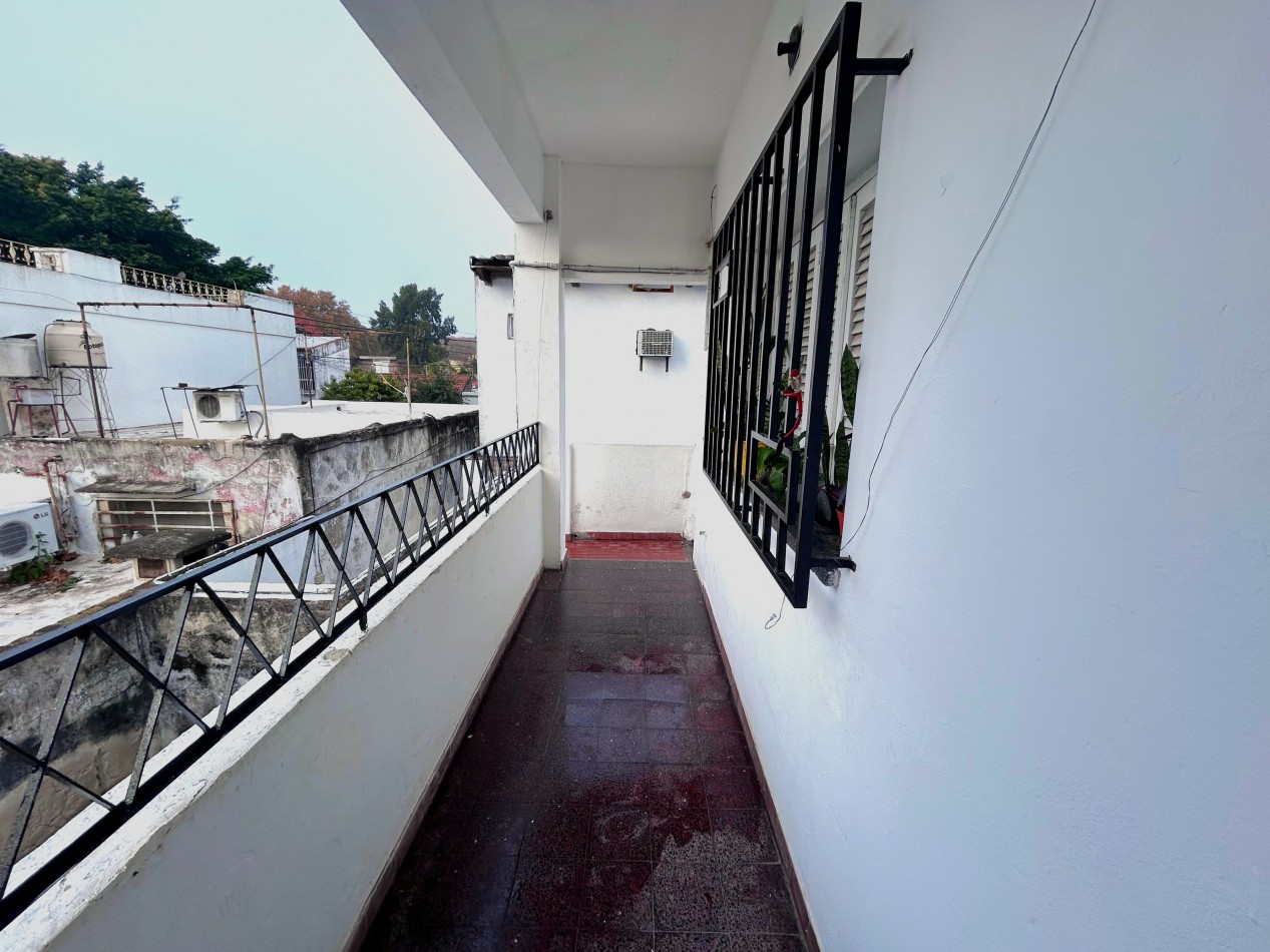 Wagner 1100, interna planta alta, un dormitorio. 