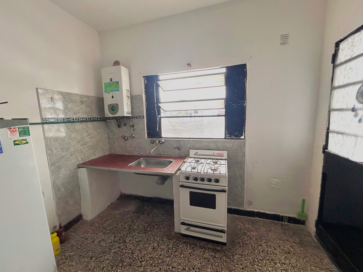Wagner 1100, interna planta alta, un dormitorio. 