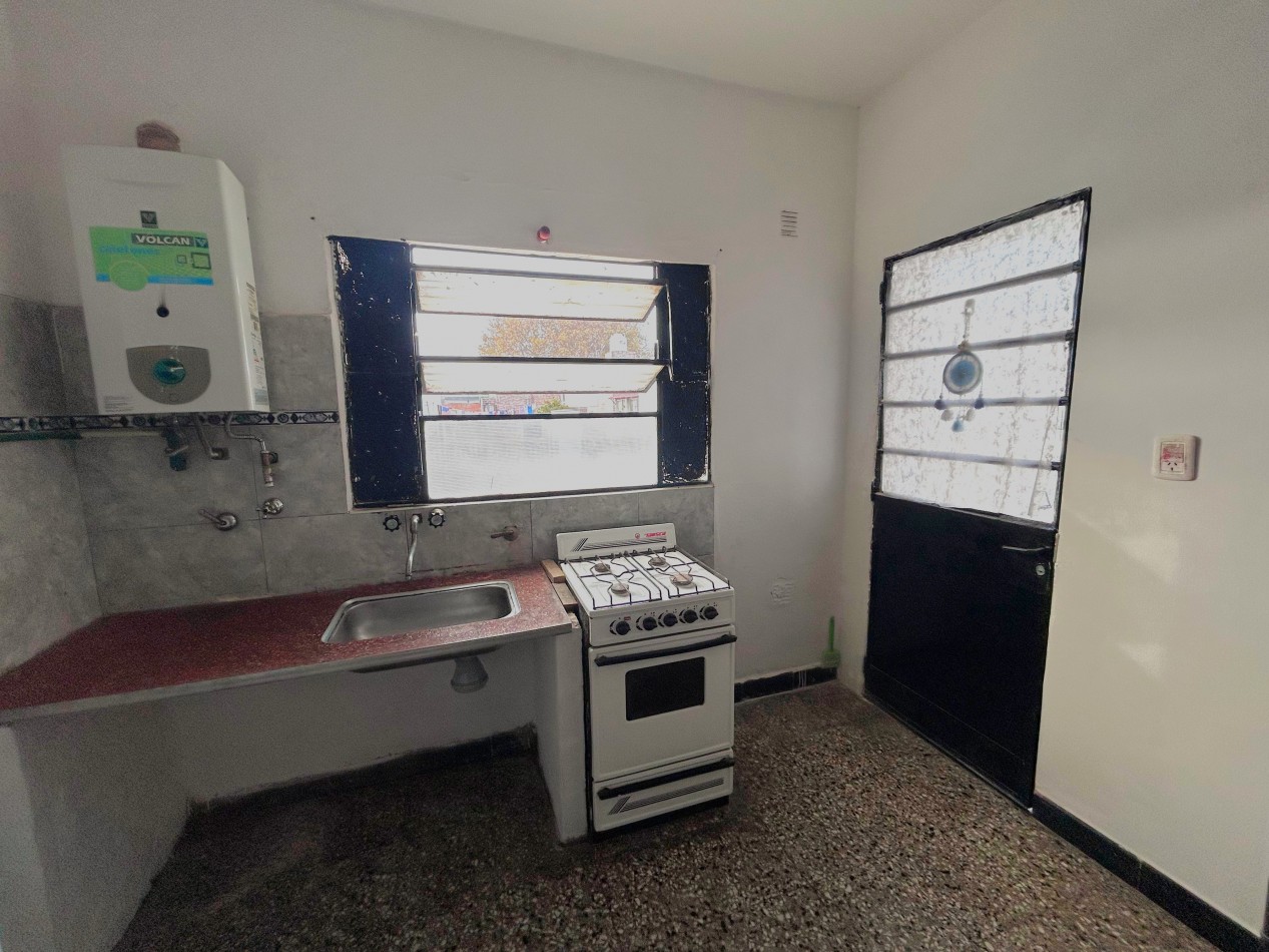 Wagner 1100, interna planta alta, un dormitorio. 