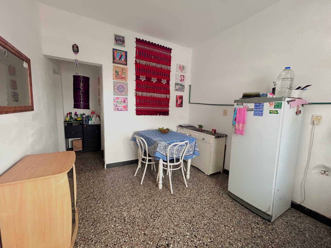 Wagner 1100, interna planta alta, un dormitorio. 