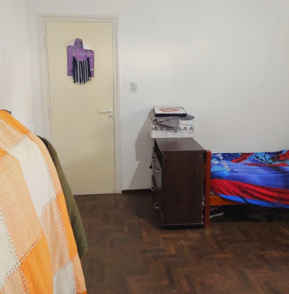Wagner 1100, interna planta alta, un dormitorio. 