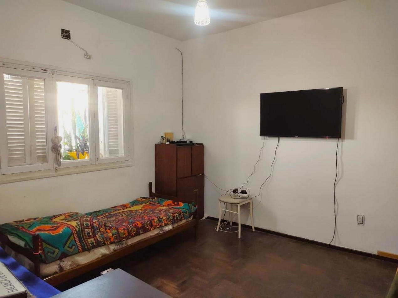 Wagner 1100, interna planta alta, un dormitorio. 