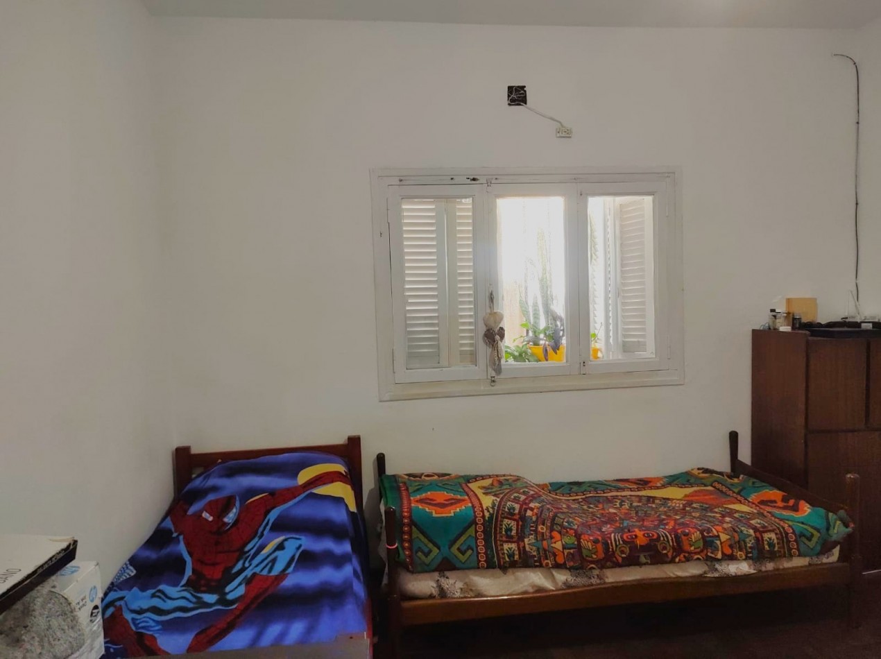 Wagner 1100, interna planta alta, un dormitorio. 