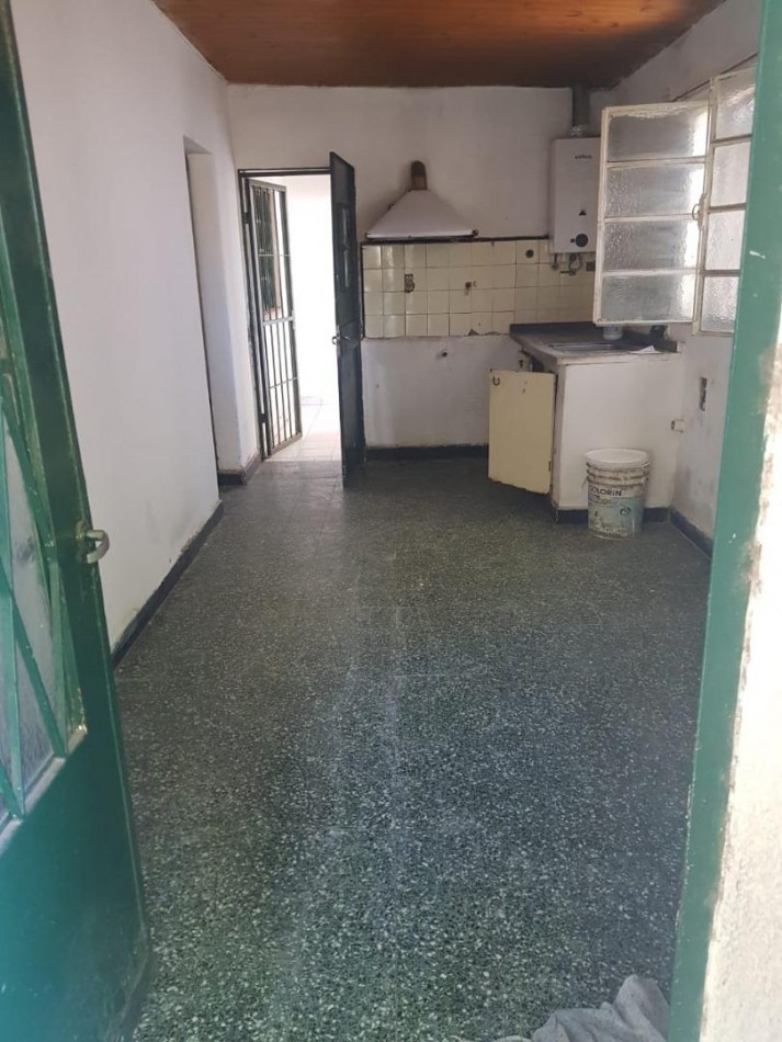 Casilda y Colombia, alquiler dos dormitorios, patio, cochera.