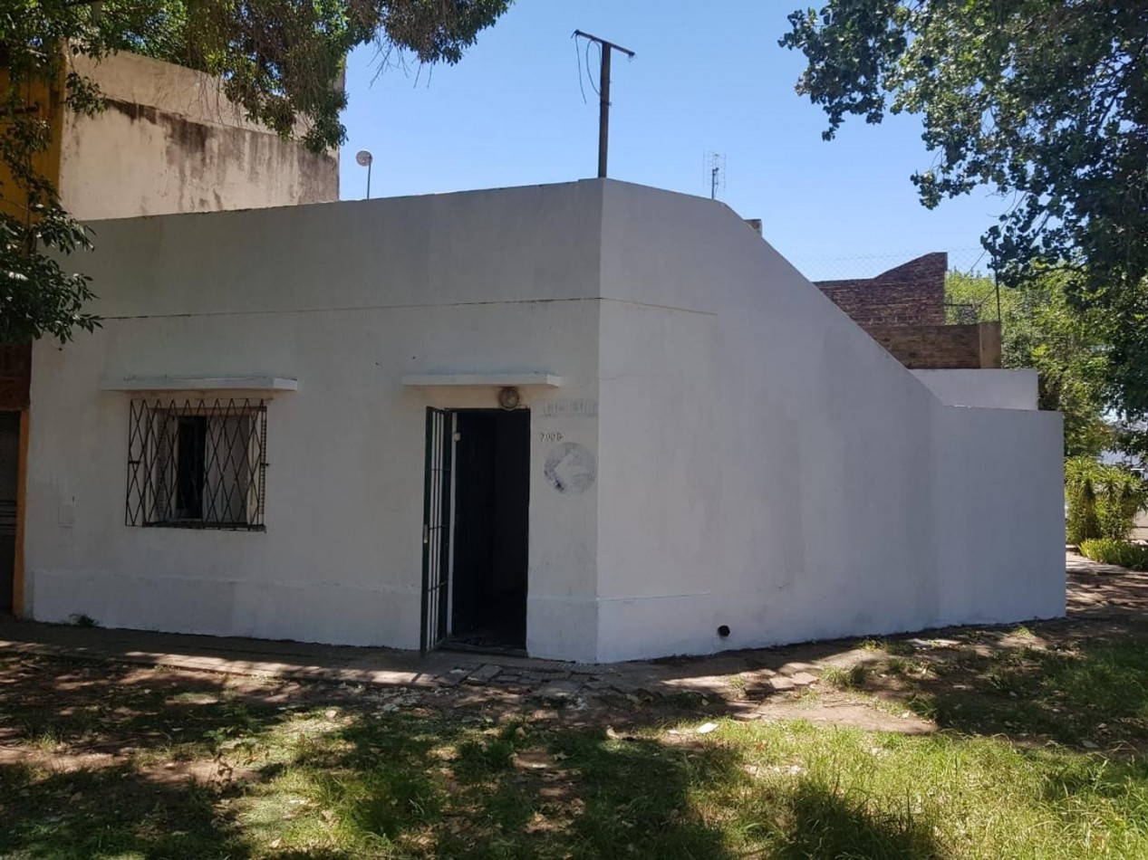 Casilda y Colombia, alquiler dos dormitorios, patio, cochera.