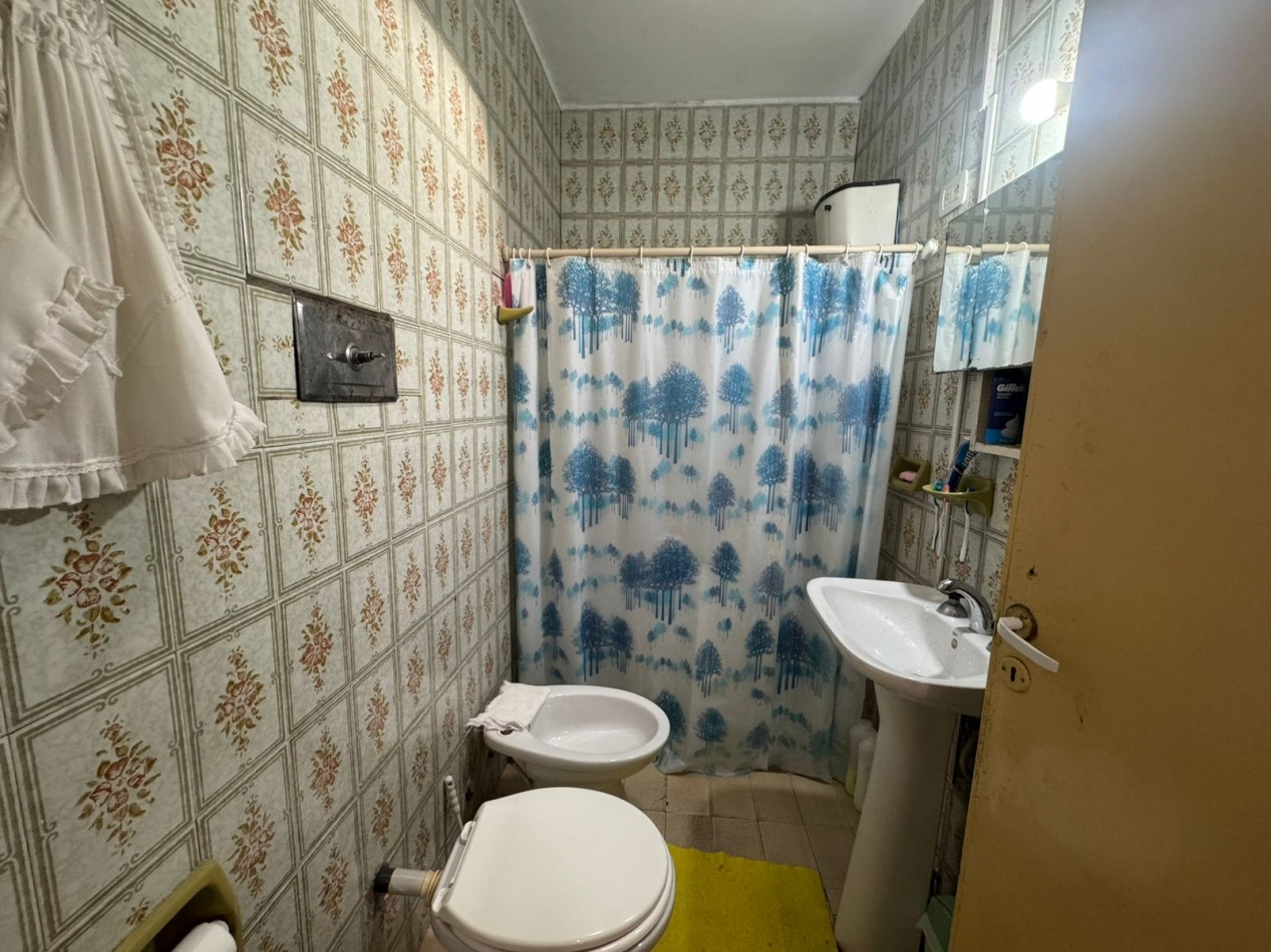 (Cuzco 1500) a metros Dean Funes 1500, casa de dos dormitorios, patio, cochera.