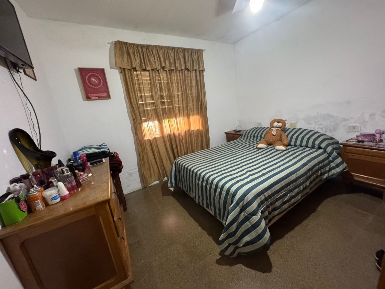 (Cuzco 1500) a metros Dean Funes 1500, casa de dos dormitorios, patio, cochera.