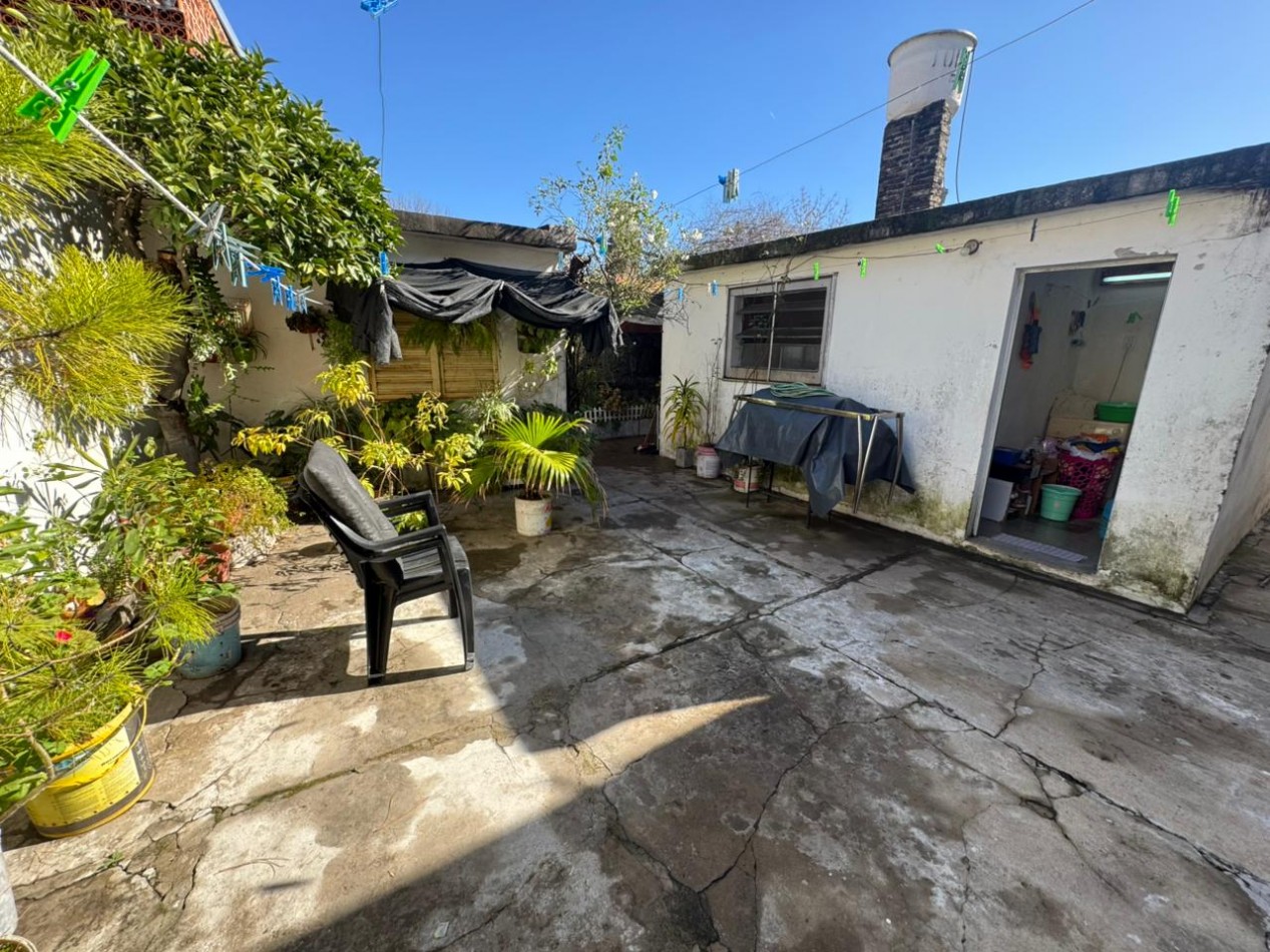 (Cuzco 1500) a metros Dean Funes 1500, casa de dos dormitorios, patio, cochera.