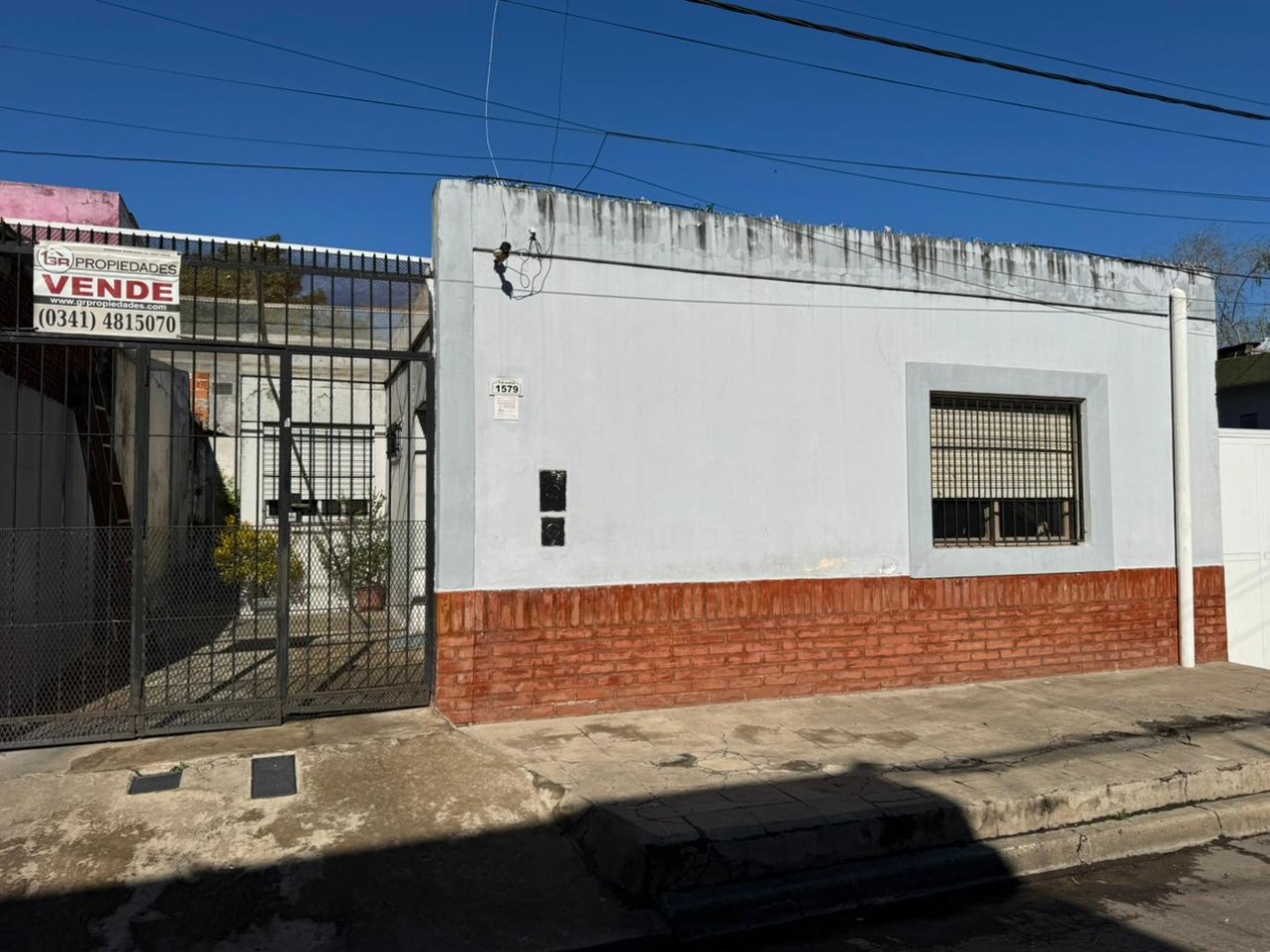 (Cuzco 1500) a metros Dean Funes 1500, casa de dos dormitorios, patio, cochera.