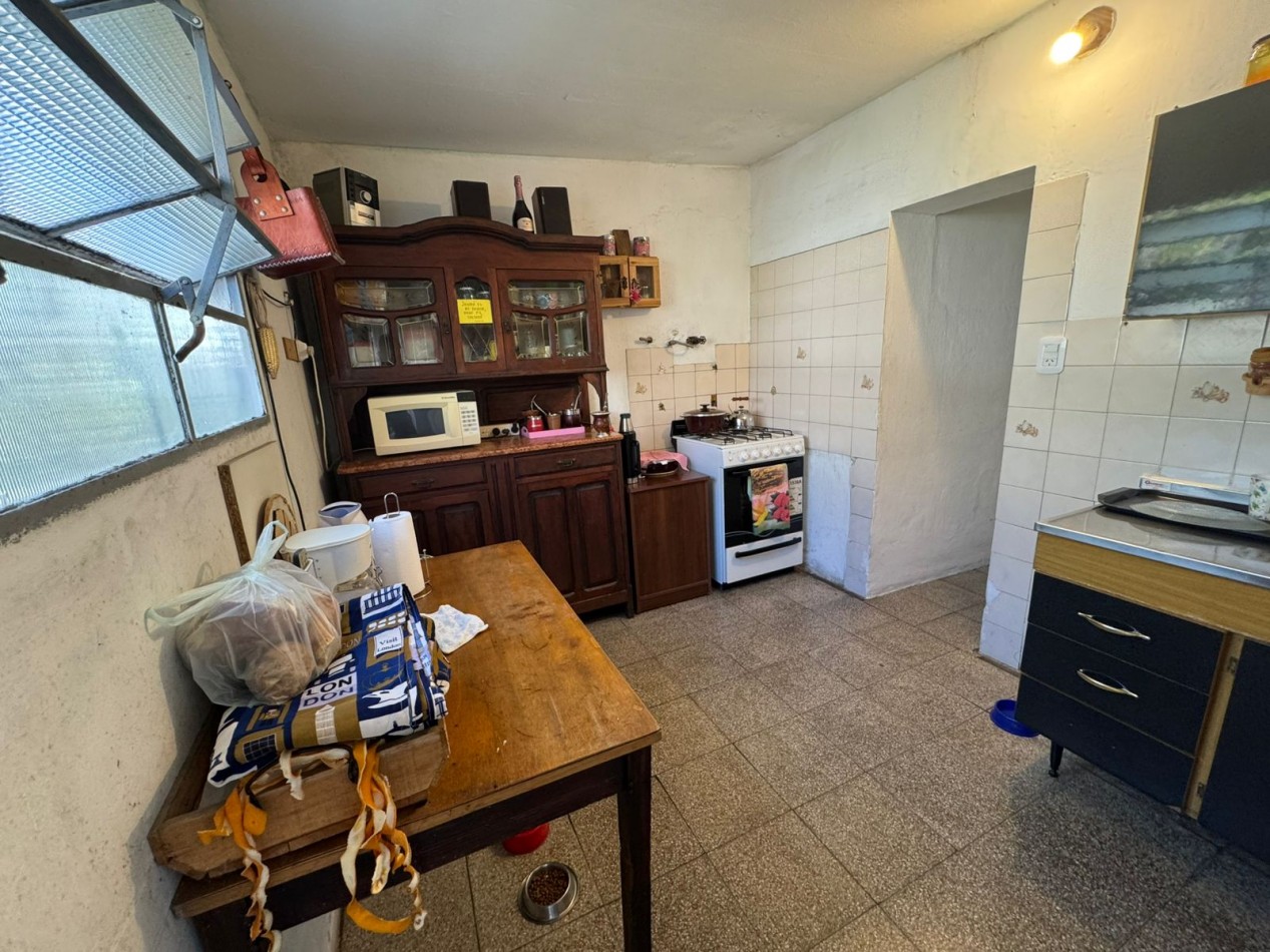 (Cuzco 1500) a metros Dean Funes 1500, casa de dos dormitorios, patio, cochera.