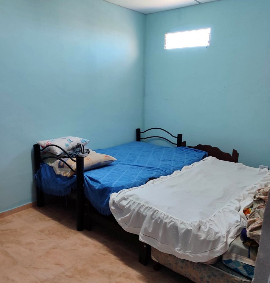 Altos de Piñero, 300 m2, dos dormitorios, galeria, pileta. 