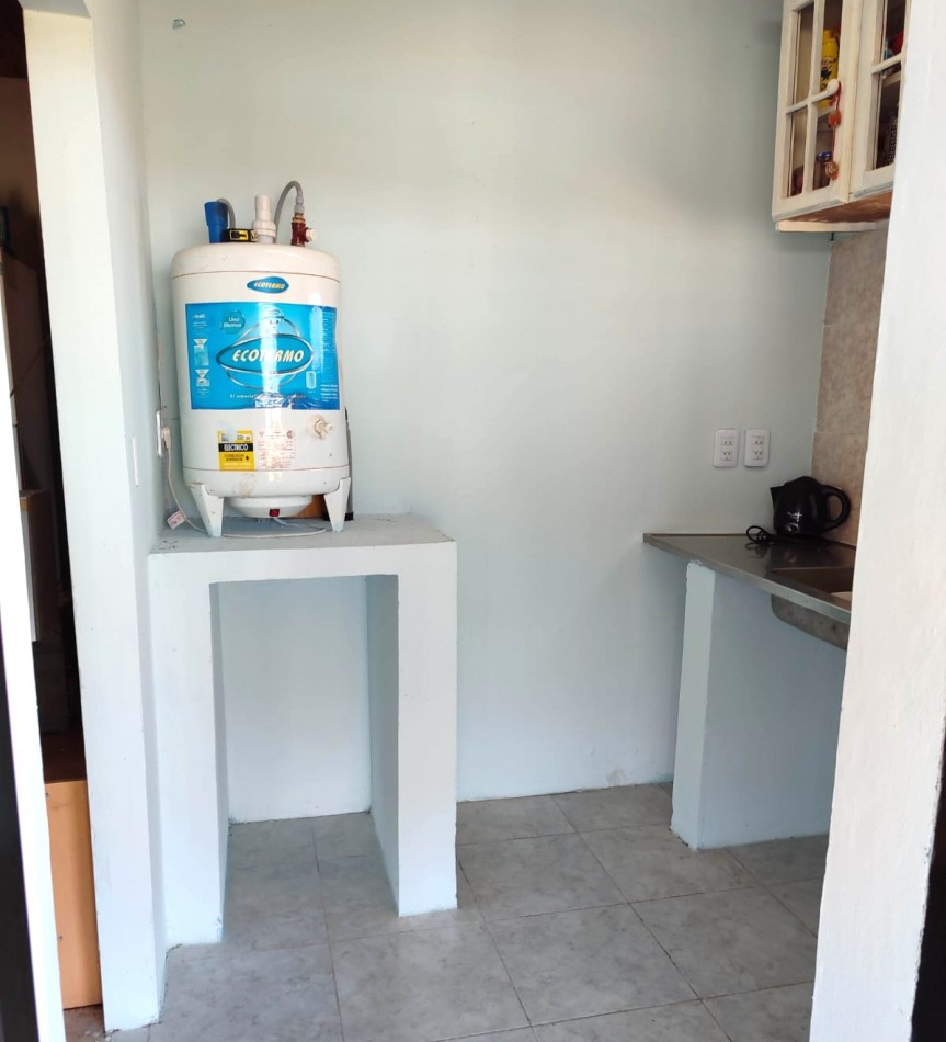 Altos de Piñero, 300 m2, dos dormitorios, galeria, pileta. 