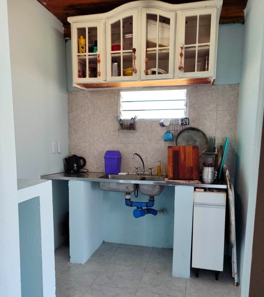 Altos de Piñero, 300 m2, dos dormitorios, galeria, pileta. 