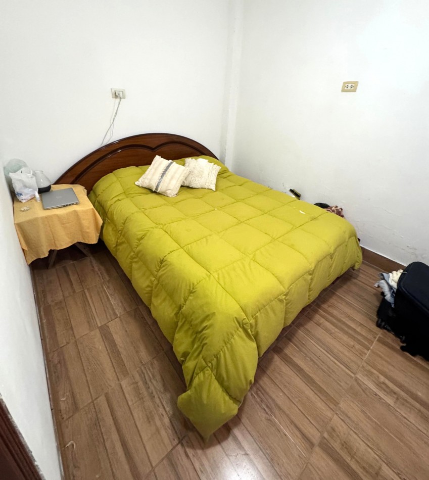 Lainez 700, dos dormitorios, patio amplio, interna.