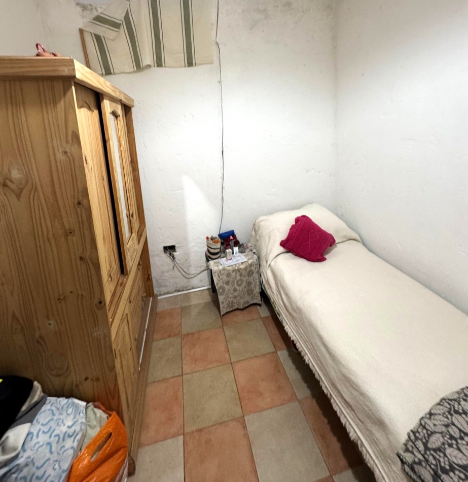 Lainez 700, dos dormitorios, patio amplio, interna.