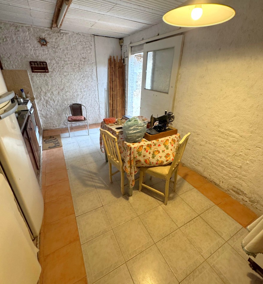 Lainez 700, dos dormitorios, patio amplio, interna.