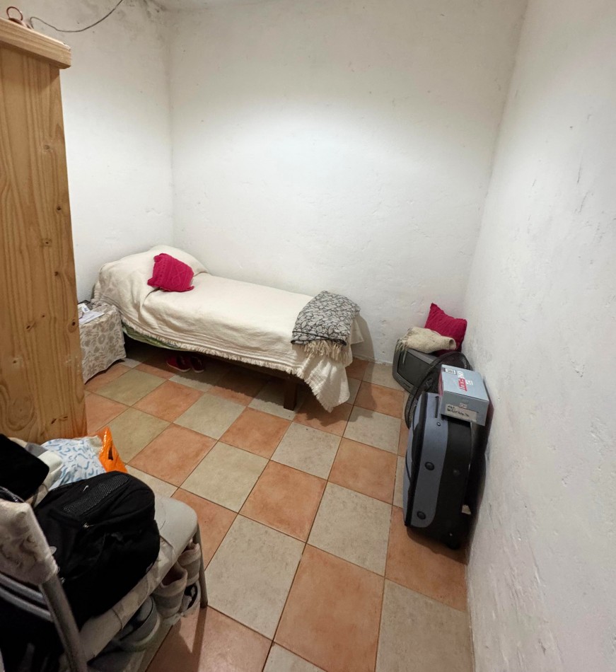 Lainez 700, dos dormitorios, patio amplio, interna.